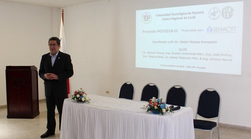 Dr. Héctor Montes exponiendo los resultados generales del proyecto a la audiencia.